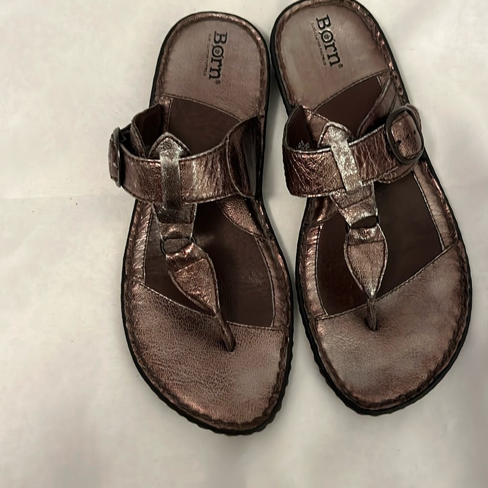 Born sandal. Bronze colored leather. Size 9